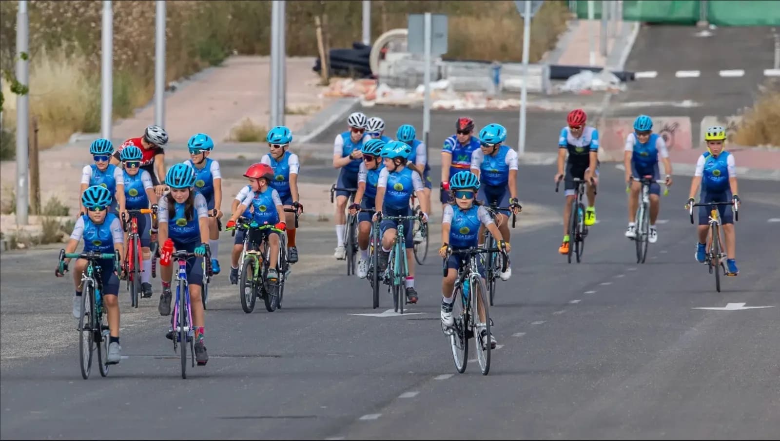 Equipo completo del campus de ciclismo
