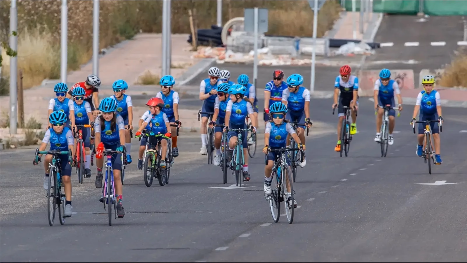 Equipo completo del campus de ciclismo